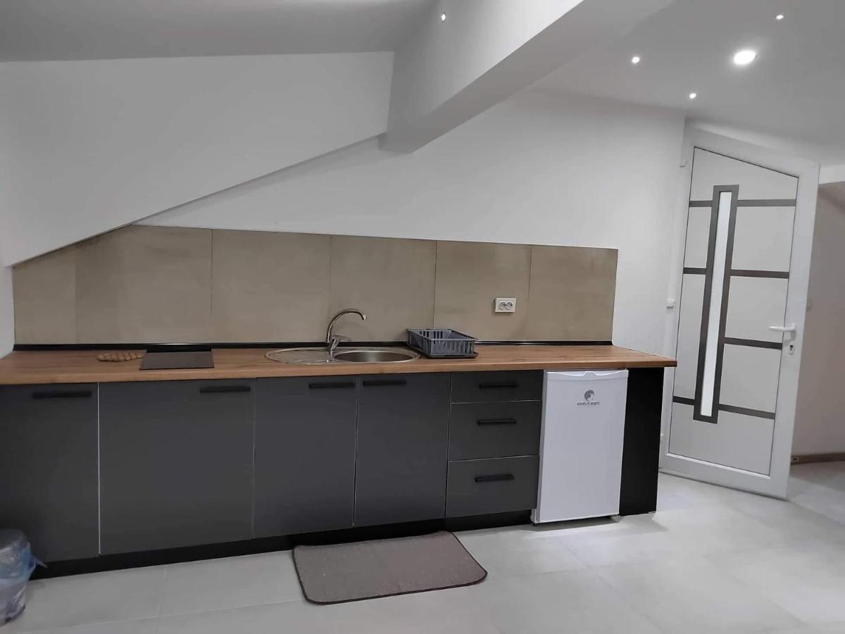 Anton Lux Apartment Kočani Екстериор снимка